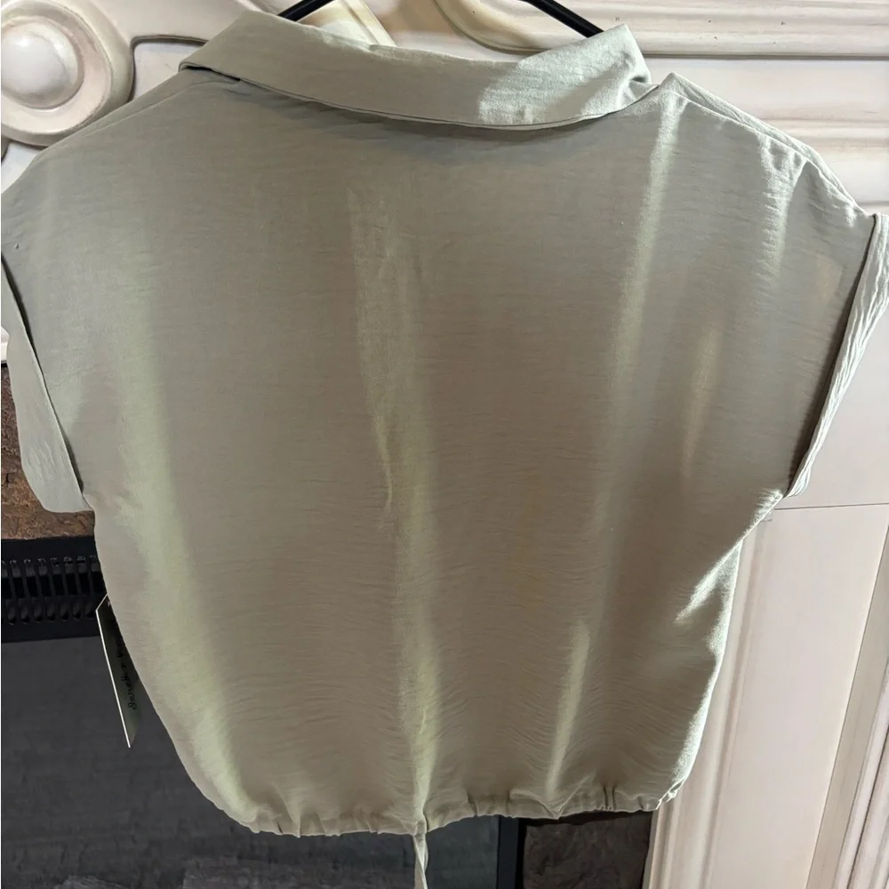 Derek Heart Sage Green Button-Down Crop Shirt - Picture 4 of 4